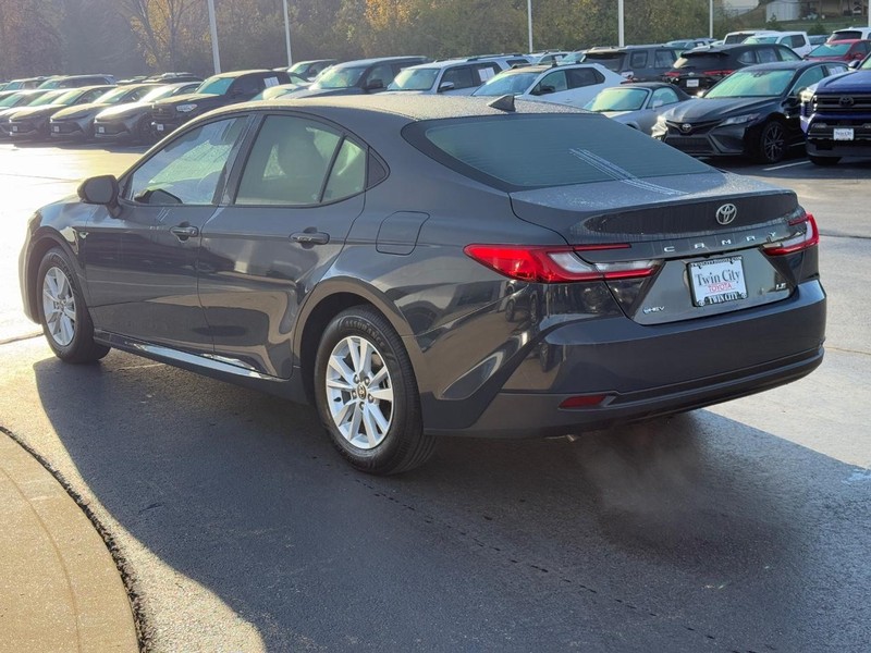 Toyota Camry Vehicle Image 7