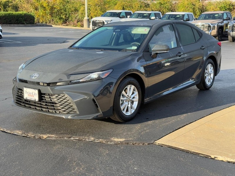 Toyota Camry Vehicle Image 9