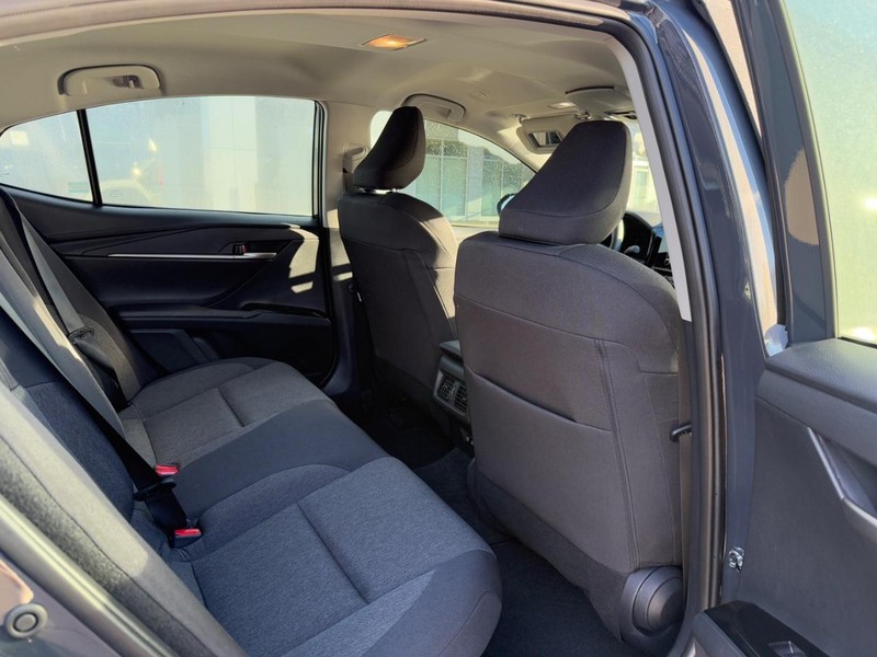 Toyota Camry Vehicle Image 11