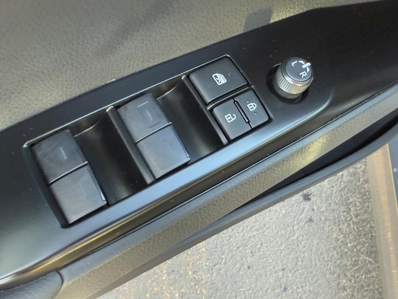 Toyota Camry Vehicle Image 15