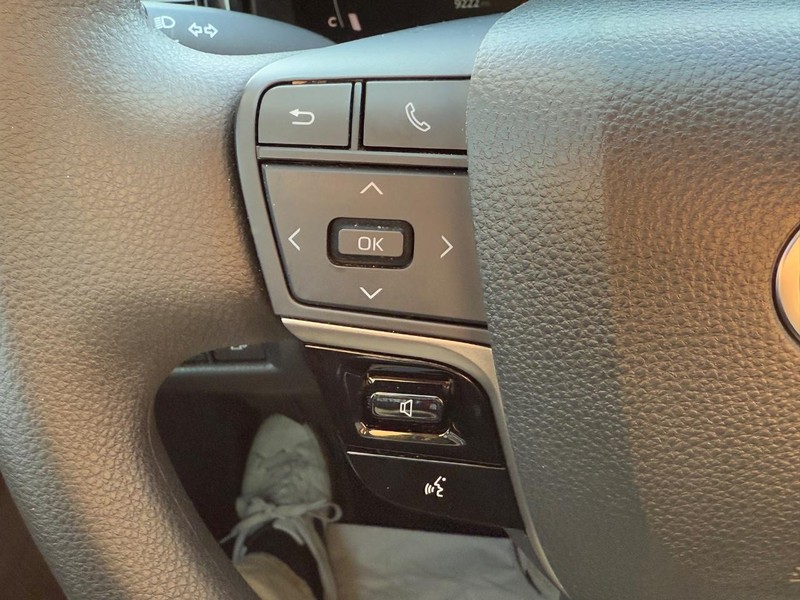 Toyota Camry Vehicle Image 17