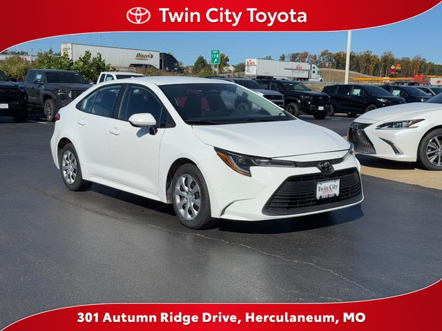 2023 Toyota Corolla LE's photo