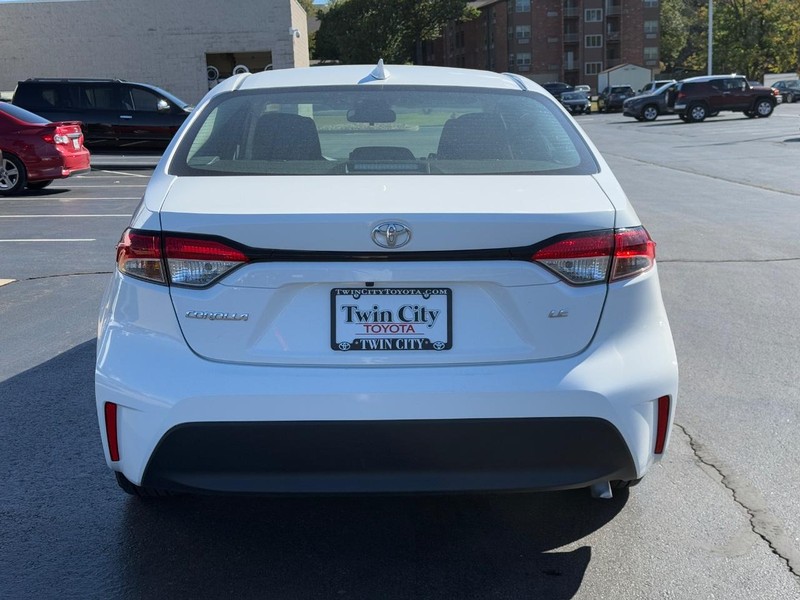 Toyota Corolla Vehicle Image 4