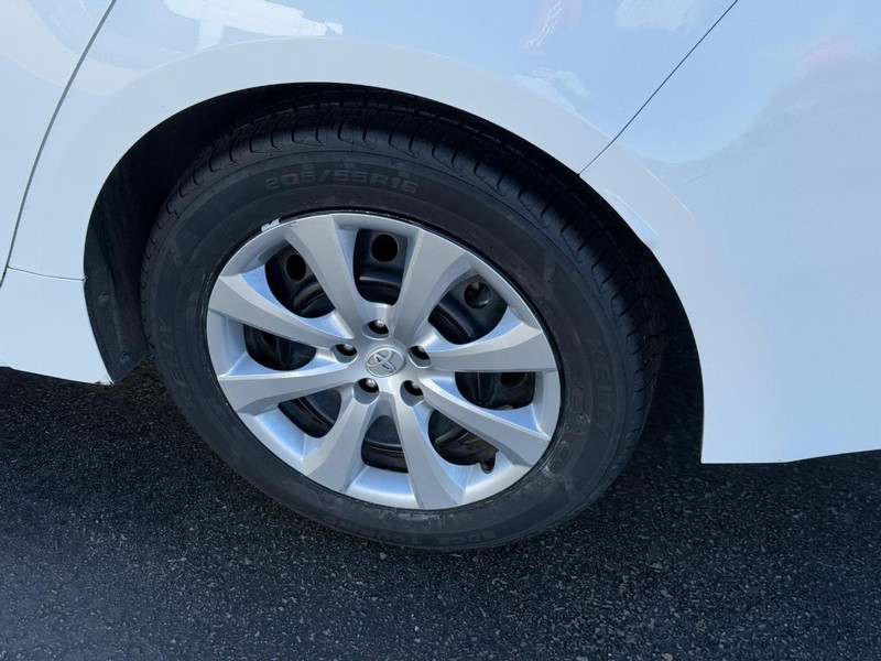 Toyota Corolla Vehicle Image 7