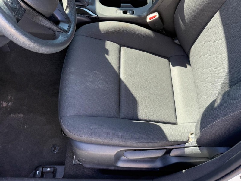 Toyota Corolla Vehicle Image 15