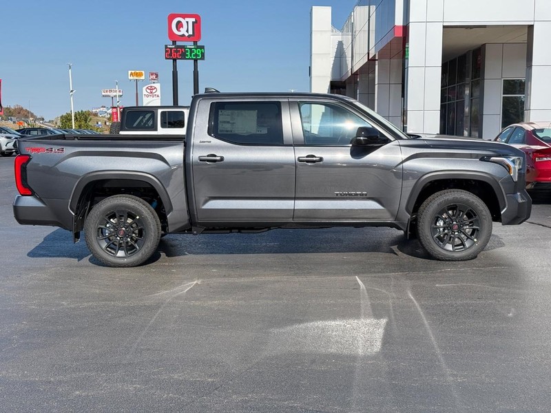 Toyota Tundra 4WD Vehicle Image 2