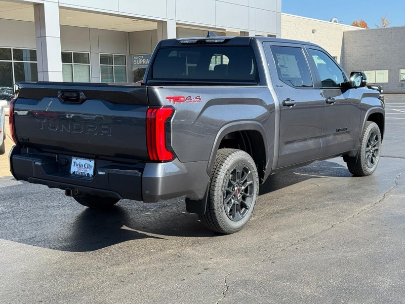 Toyota Tundra 4WD Vehicle Image 3