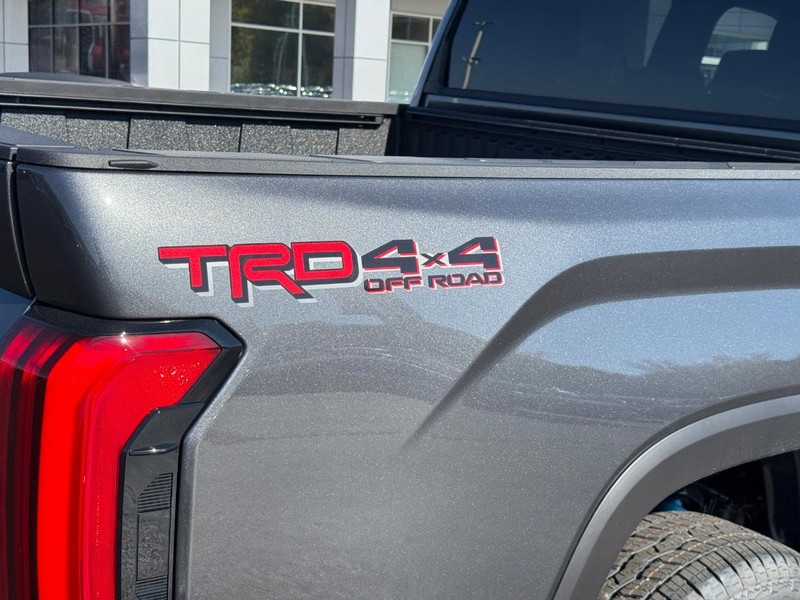 Toyota Tundra 4WD Vehicle Image 4