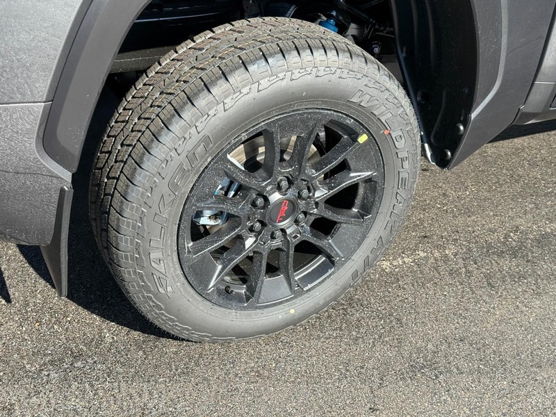 Toyota Tundra 4WD Vehicle Image 5