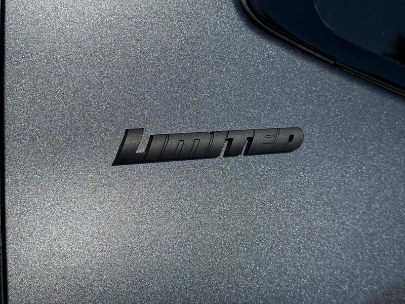 Toyota Tundra 4WD Vehicle Image 6