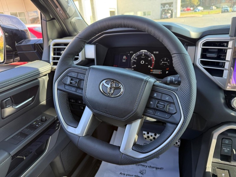 Toyota Tundra 4WD Vehicle Image 9