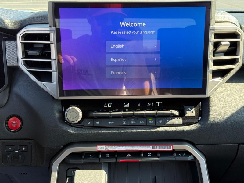 Toyota Tundra 4WD Vehicle Image 10