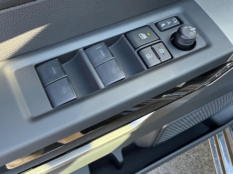 Toyota Tundra 4WD Vehicle Image 11