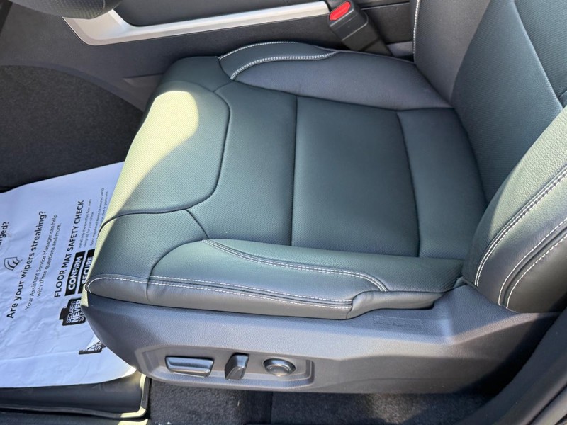 Toyota Tundra 4WD Vehicle Image 13