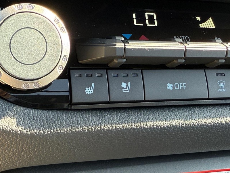 Toyota Tundra 4WD Vehicle Image 18