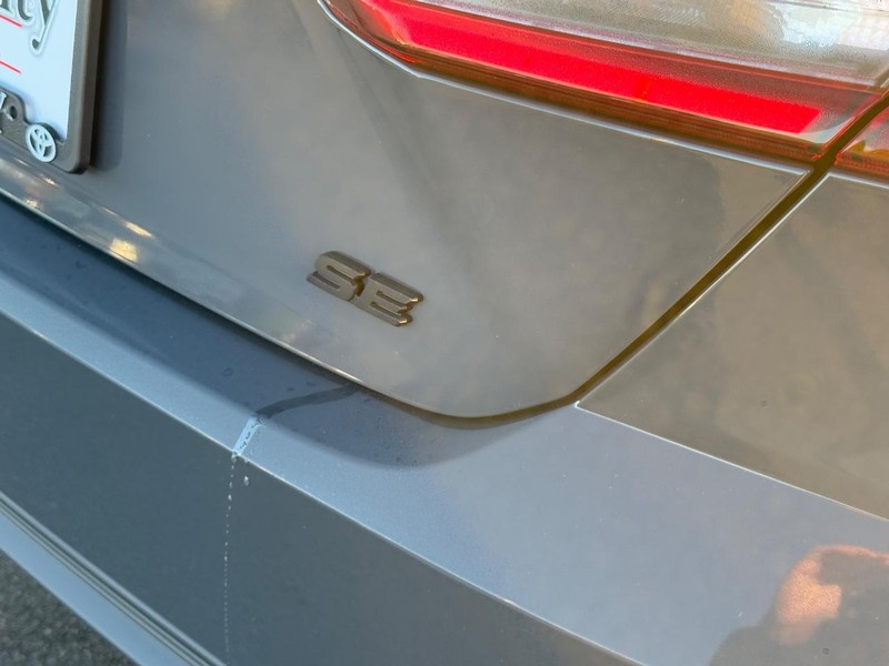 Toyota Camry Vehicle Image 4