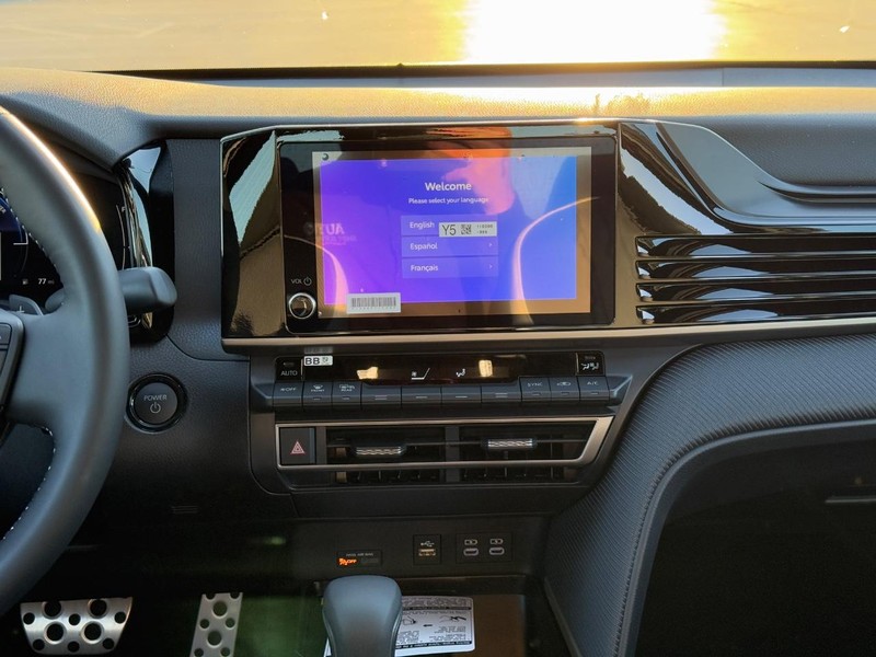 Toyota Camry Vehicle Image 9