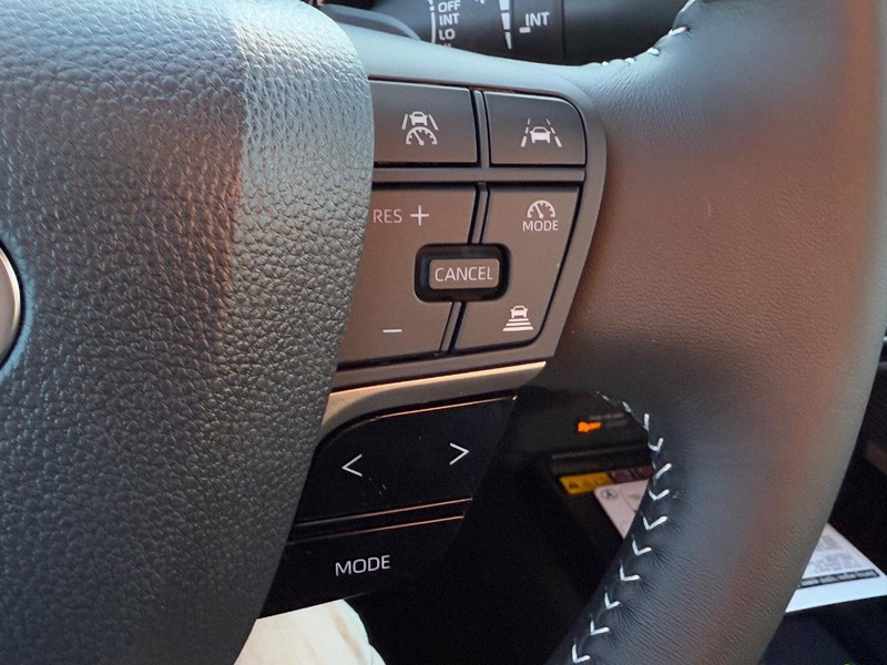 Toyota Camry Vehicle Image 13