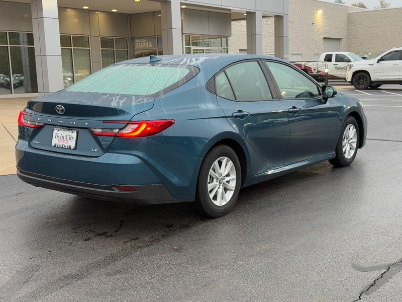 Toyota Camry Vehicle Image 3