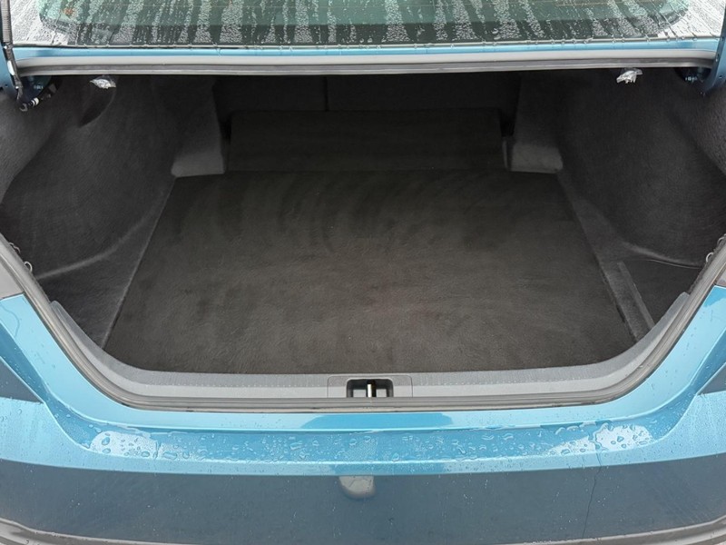Toyota Camry Vehicle Image 4
