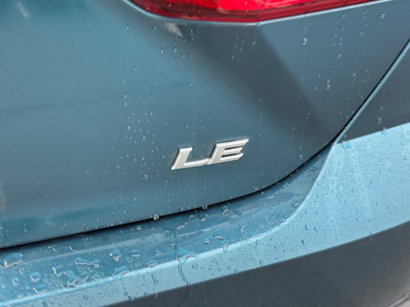 Toyota Camry Vehicle Image 6