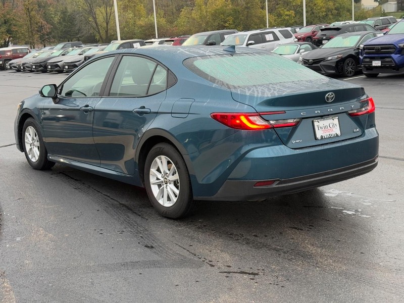 Toyota Camry Vehicle Image 7