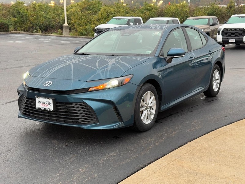 Toyota Camry Vehicle Image 9