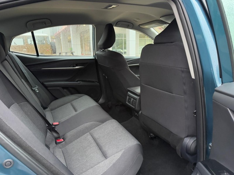 Toyota Camry Vehicle Image 11