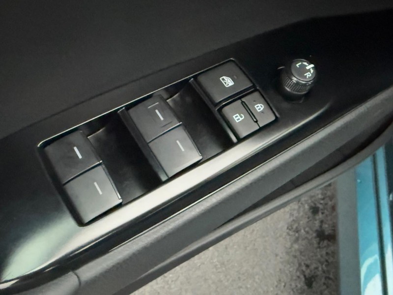 Toyota Camry Vehicle Image 15