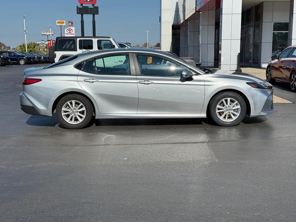 Toyota Camry Vehicle Image 2