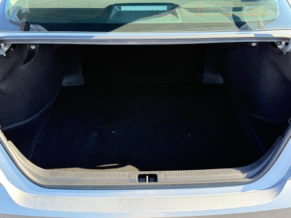 Toyota Camry Vehicle Image 4