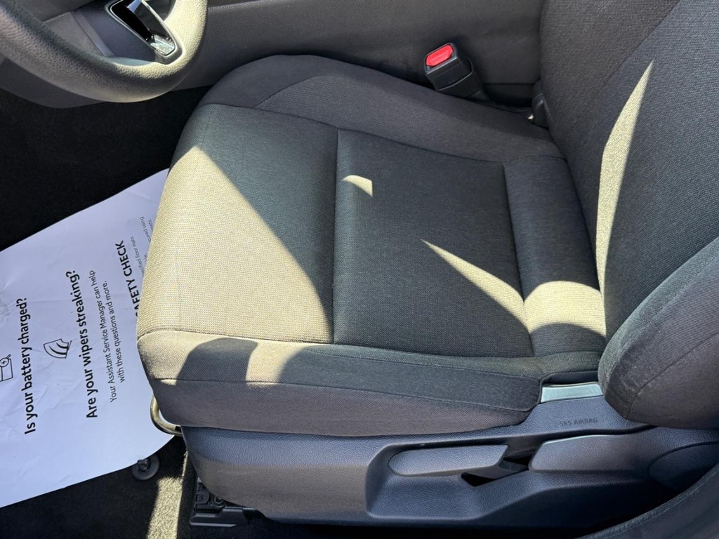 Toyota Camry Vehicle Image 14