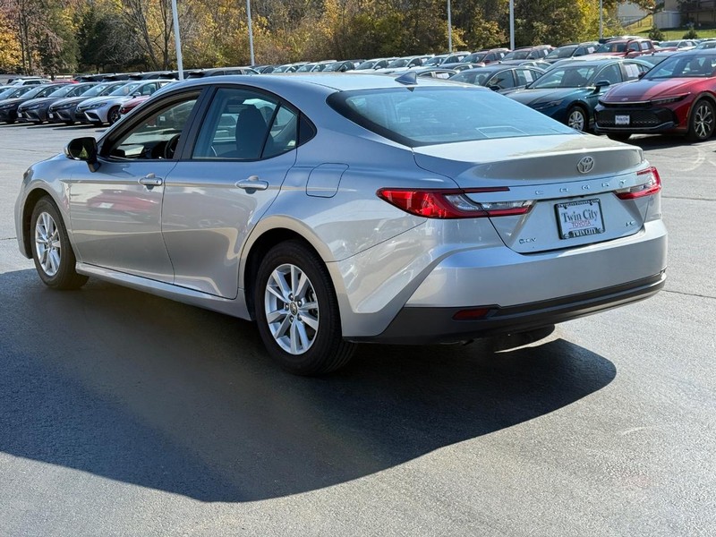 Toyota Camry Vehicle Image 6