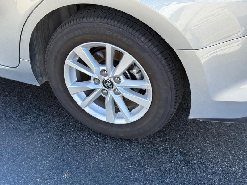 Toyota Camry Vehicle Image 7