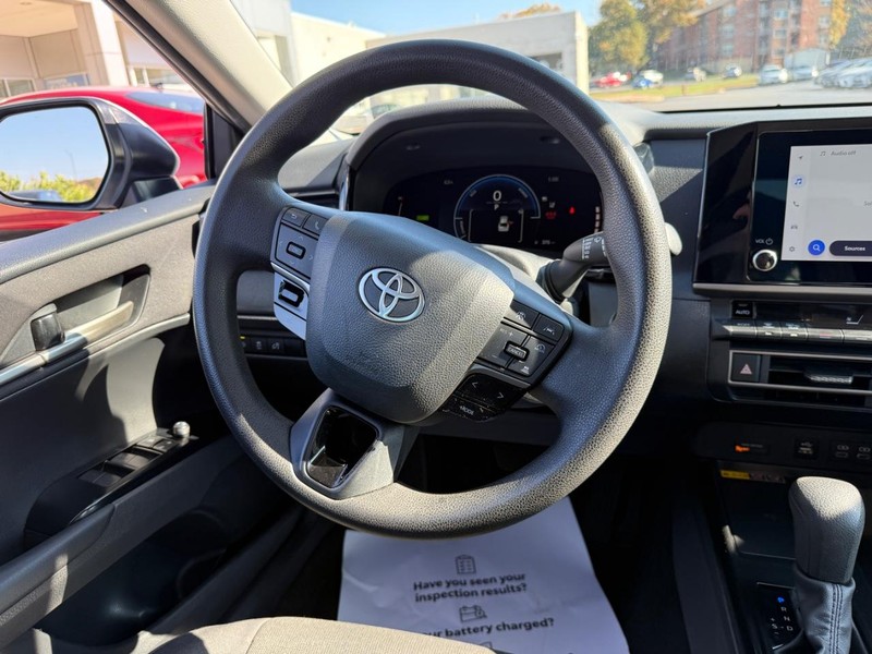 Toyota Camry Vehicle Image 12