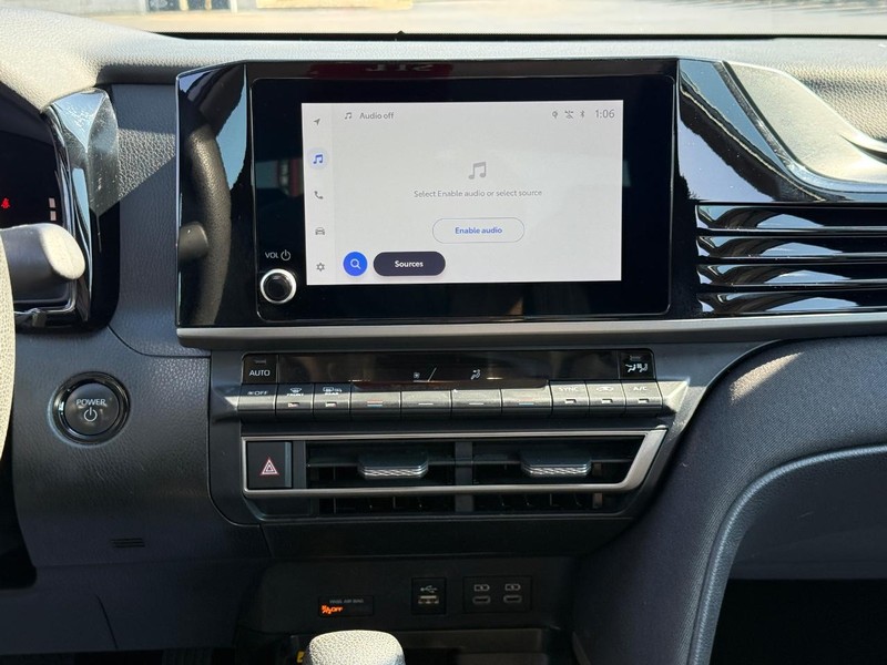 Toyota Camry Vehicle Image 13