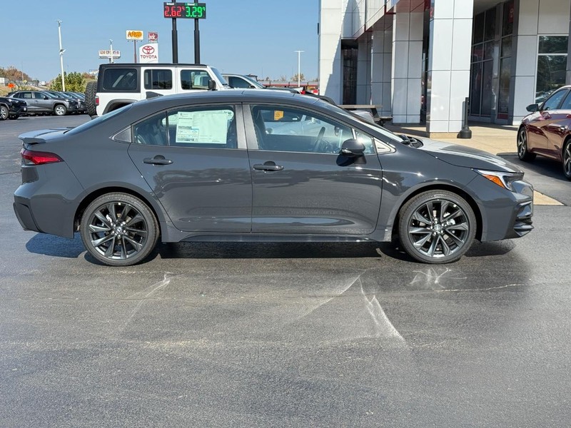 Toyota Corolla Vehicle Image 2