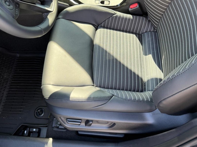 Toyota Corolla Vehicle Image 11