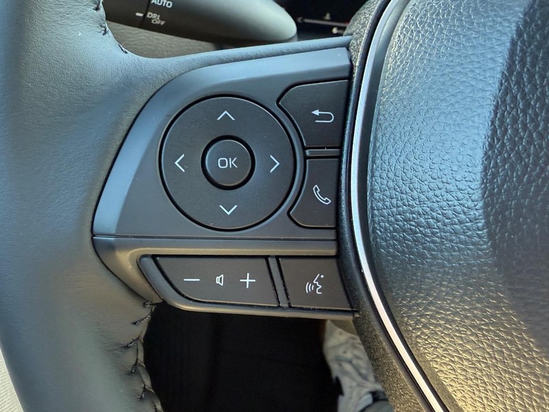 Toyota Corolla Vehicle Image 12