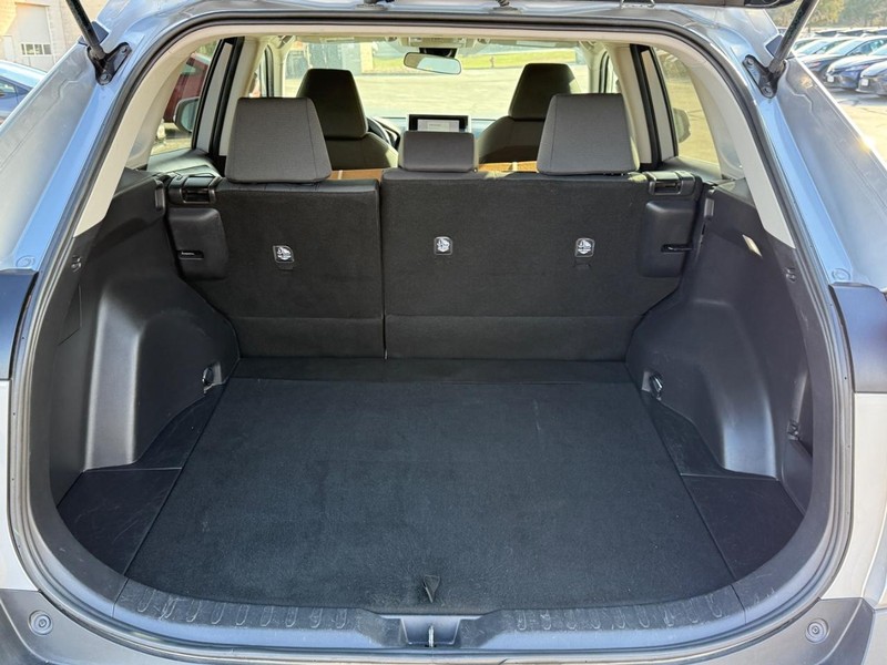 Toyota RAV4 Vehicle Image 4