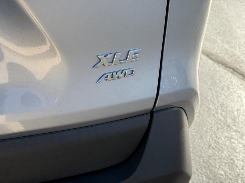 Toyota RAV4 Vehicle Image 6