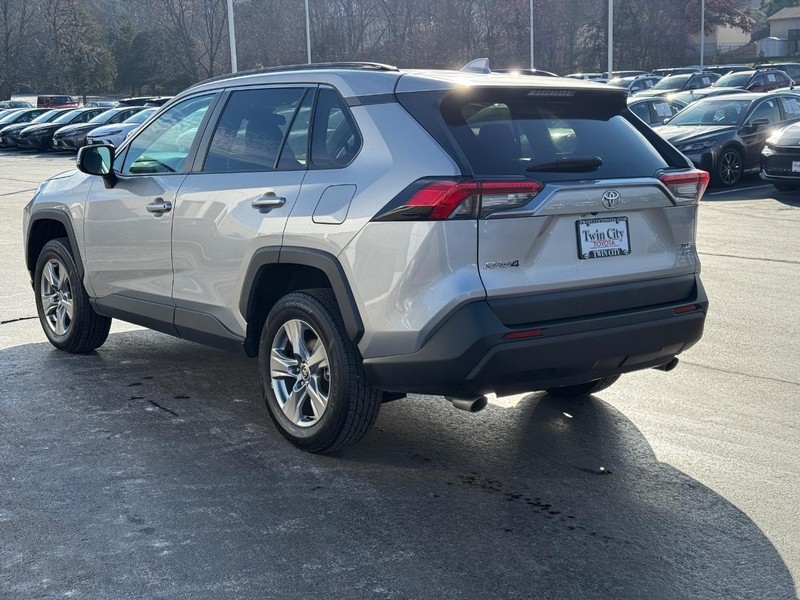 Toyota RAV4 Vehicle Image 7