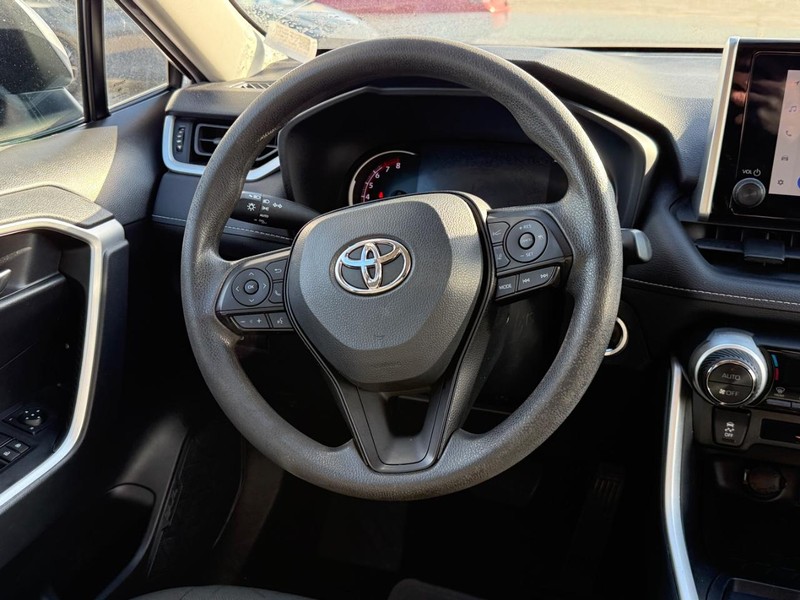 Toyota RAV4 Vehicle Image 13