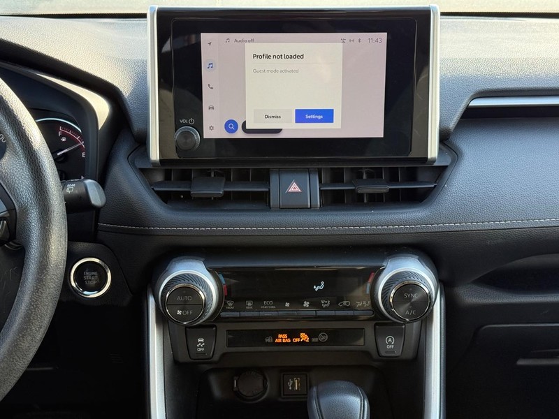 Toyota RAV4 Vehicle Image 14