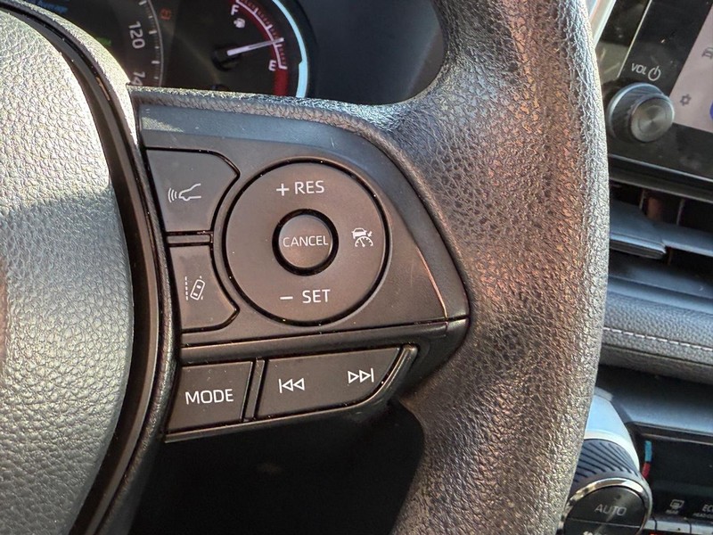 Toyota RAV4 Vehicle Image 18