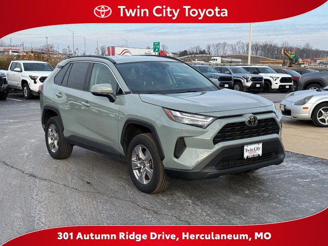 2023 Toyota RAV4 XLE's photo