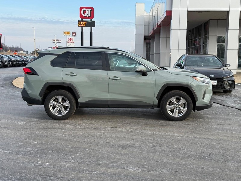 Toyota RAV4 Vehicle Image 2