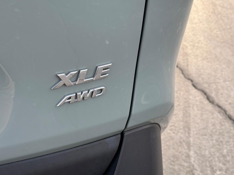 Toyota RAV4 Vehicle Image 6