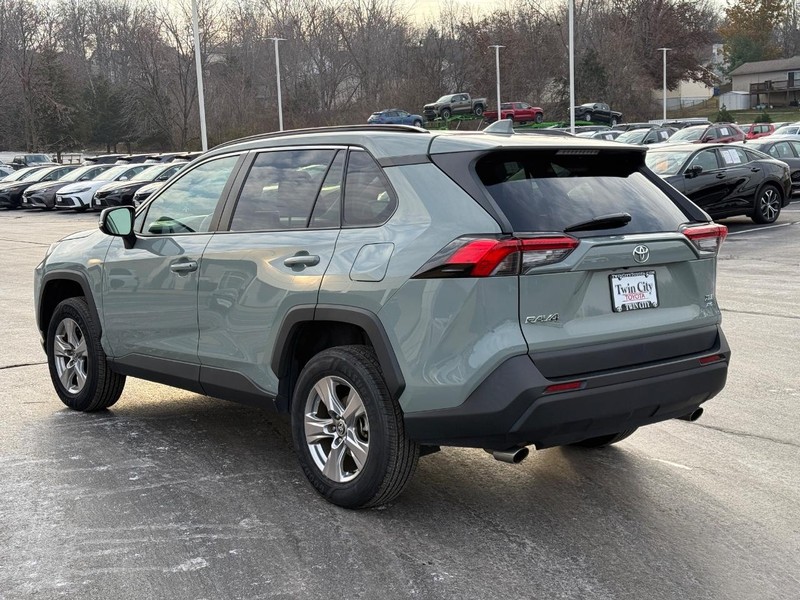 Toyota RAV4 Vehicle Image 7