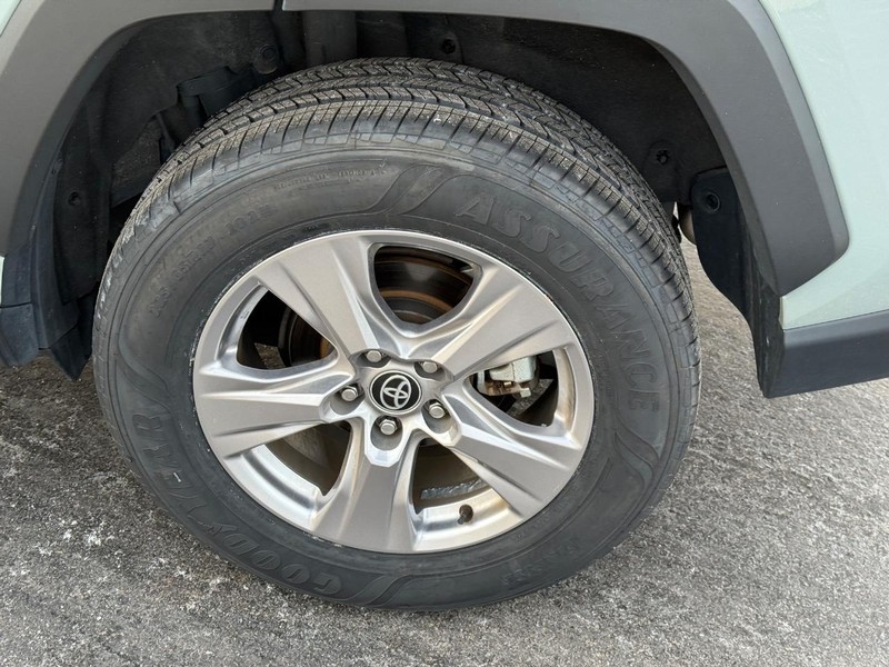 Toyota RAV4 Vehicle Image 8